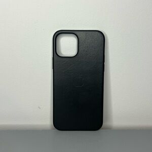 Apple iPhone 12/ 12 Pro Phone case in black leather